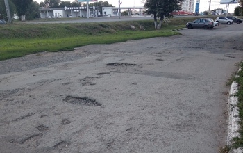 Жители Дзержинского района Оренбурга больше десяти лет мечтают о нормальной дороге