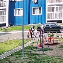 Оренбуржца, учившего сына кулаками во дворе, оштрафуют (18+)