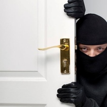 В Оренбурге супруги среди ночи задержали дома вора