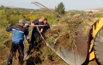Местные власти убрали свалку на кладбище в Кувандыке
