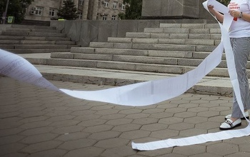 Оренбурженка вышла на одиночный пикет