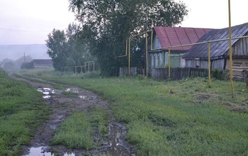 Дороги на пути школьных маршрутов в Оренбуржье не торопятся ремонтировать