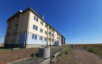  Недостроенный дом в поселке Нижнесакмарский забросили на полпути