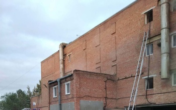 В Оренбурге огнеборцы больше двух часов тушили пожар в надземном гараже
