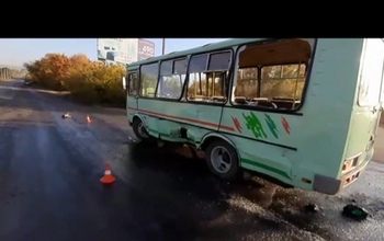 В Бугуруслане «Лада Калина» въехала в пассажирский автобус