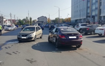 В Оренбурге «Хендай» столкнулся с «КИА»: есть пострадавшие