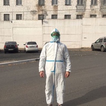 Из-за пандемии даже адвокаты в Оренбурге переоделись в защитные костюмы