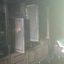 В Оренбурге люди оказались в запертой горящей квартире