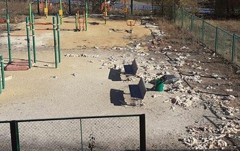 В Медногорске детская площадка становится похожа на свалку