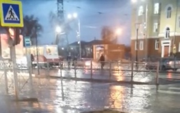 Некоторым новотройчанам после ночного дождя пришлось 