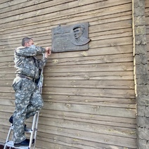 В Оренбургском заповеднике установили памятную табличку журналисту Василию Пескову