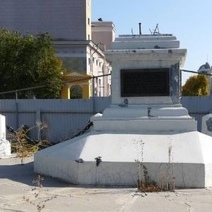 Оренбургским коммунистам ехидно предложили восстановить памятник Ленину за свой счет