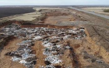 На окраине Южного огромные котлованы заполнены мусором