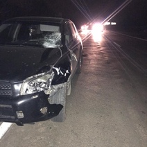 В Оренбурге сбитого пешехода отбросило под колеса еще одного автомобиля (18+)