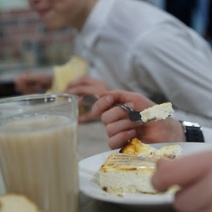 В Оренбурге действующие договоры по питанию пролонгируют на шесть месяцев 2021 года