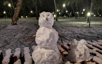 Оренбург засыпает снегом. Фоторепортаж из соцсетей