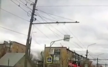 Момент тарана водителем Ларгуса Лексуса в Оренбурге попал на видео