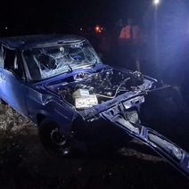 В Красногвардейском районе ВАЗ опрокинулся с моста в реку: водитель погибла (18+)