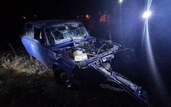 В Красногвардейском районе ВАЗ опрокинулся с моста в реку: водитель погибла (18+)