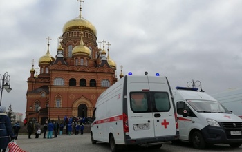 Оренбуржцев напугал «похоронный кортеж» из «скорых»