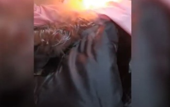 В Оренбургском районе женщина сняла на видео, как сжигает вещи подруги на крыльце её дома
