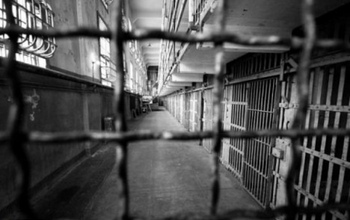 В Оренбурге пьяный бездомный насмерть забил знакомого (18+)