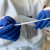 Контактный житель Александровского района напрочь отказывался сдать тест на COVID-19