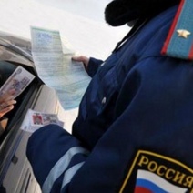 Житель Оренбургской области обещал гаишнику скинуть взятку на карточку