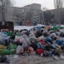 Оренбуржцы жалуются на огромную кучу мусора на проспекте Дзержинского