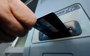 Жительница Октябрьского района похитила деньги с карты умершей женщины