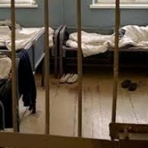 Сидящий в тюрьме инвалид считает, что из его пенсии необоснованно удерживают деньги