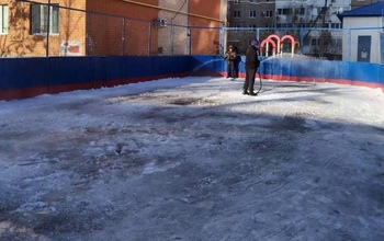 В Оренбурге начали заливать катки