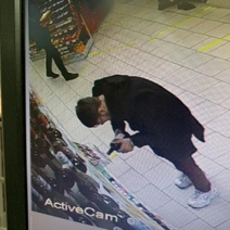 В Оренбурге подростки повредили чужой автомобиль (18+)