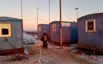 Прокуратура взяла на контроль пожар на нефтяном месторождении в Оренбуржье