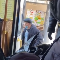 В Оренбурге пьяный пассажир автобуса подрался с водителем (18+)