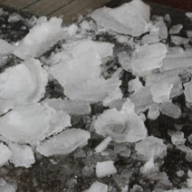 Упала с крыши глыба льда: в Тоцком районе УК выплатит компенсацию пострадавшему ребенку