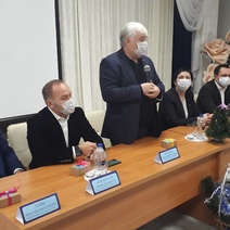 Это только начало: 16 декабря в Оренбурге депутаты Законодательного Собрания и Городского совета вручили школам планшеты