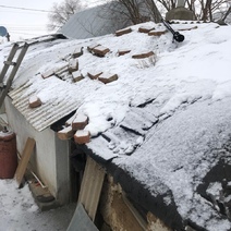 В Акбулакском районе надзорные органы проверяют безопасность дома многодетной семьи