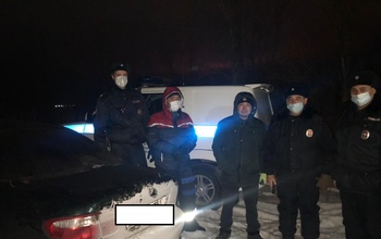 В Оренбургском районе в поле заблудились два человека