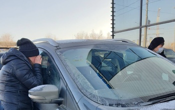 В Оренбурге двухлетний ребенок оказался запертым в автомобиле