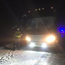 На Ямале при 48-градусном морозе на трассе сломался автобус с вахтовиками из Оренбурга