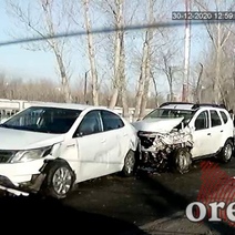 В Оренбурге столкнулись три автомобиля