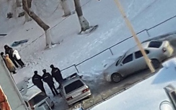 Из окна оренбургской многоэтажки на проспекте Гагарина выпала женщина
