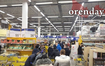 В последние дни уходящего года оренбуржцы оккупировали магазины