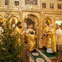 На Рождество в оренбургских храмах вместо одной божественной литургии будет три