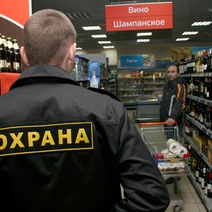 Оренбуржец, уволенный из гипермаркета, устроил драку с охранниками