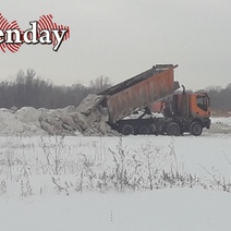 В Оренбурге грязный снег в огромном количестве снова вывозят в пойму Урала