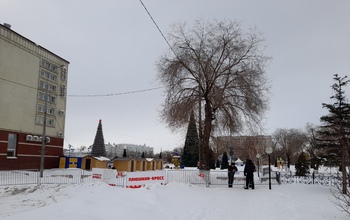 В Оренбурге приостановили работу новогоднего городка на площади Ленина