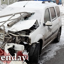 Чудом без жертв: В Оренбурге таксист протаранил ограждение