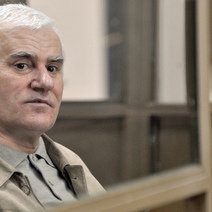 Саид Амиров пытается доказать своё право на переключение телеканалов в 